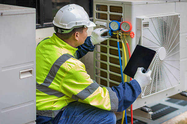 Professional Hvac technician working in Parnell, IA